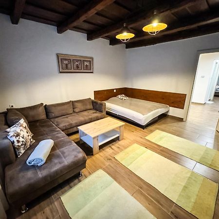 Dreko Panzio & Borbisztro Bed & Breakfast Gyorujbarat Exterior photo