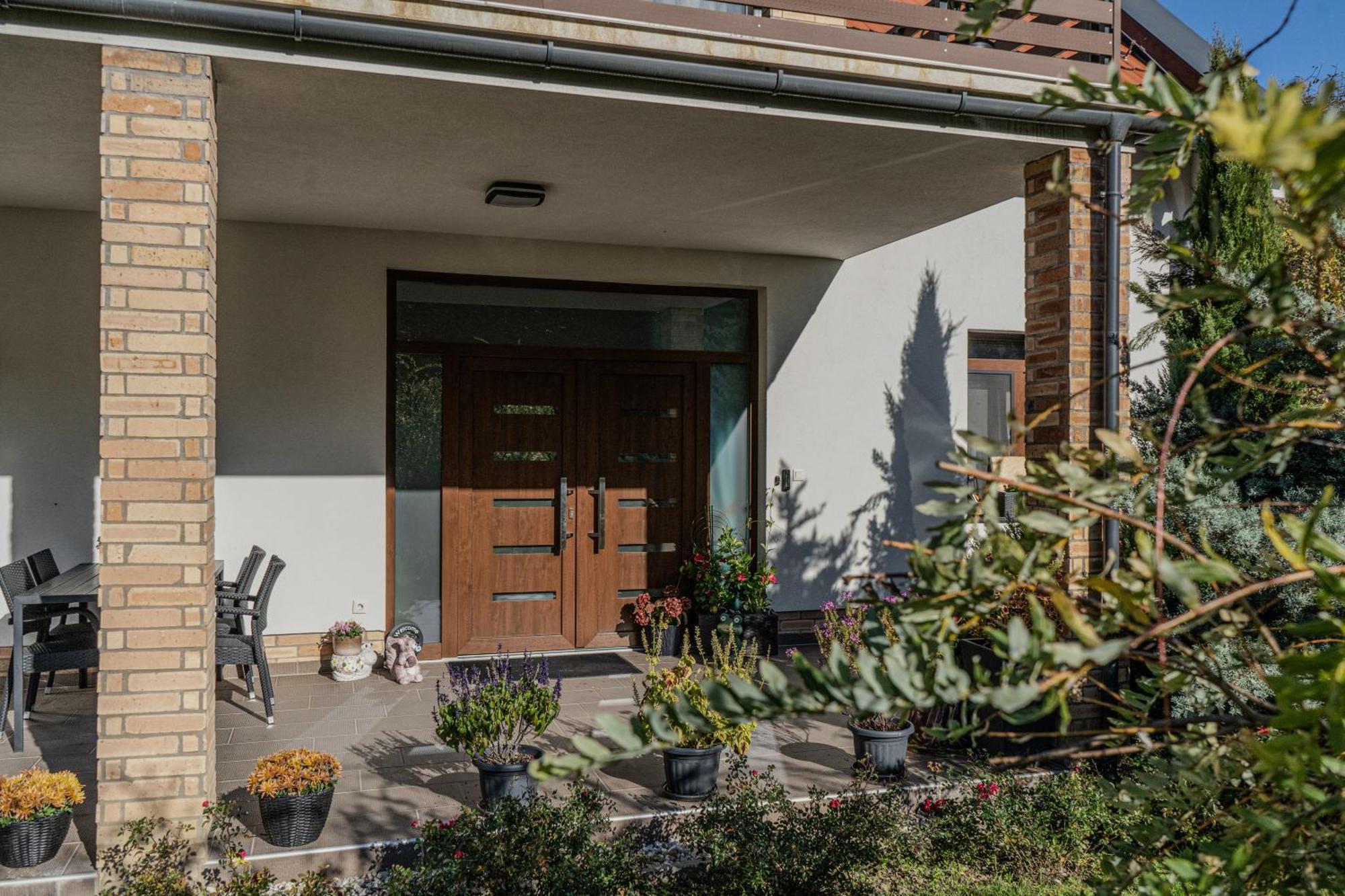 Dreko Panzio & Borbisztro Bed & Breakfast Gyorujbarat Exterior photo