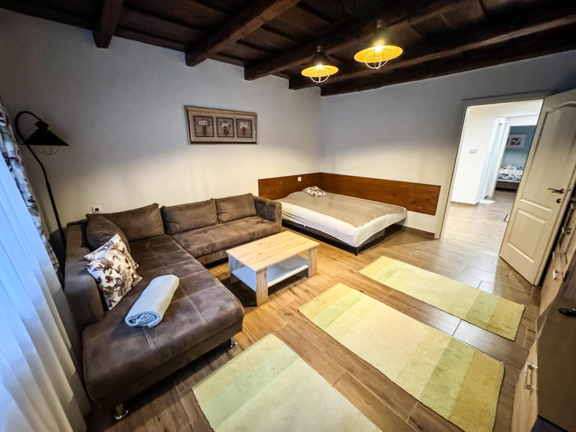 Dreko Panzio & Borbisztro Bed & Breakfast Gyorujbarat Exterior photo