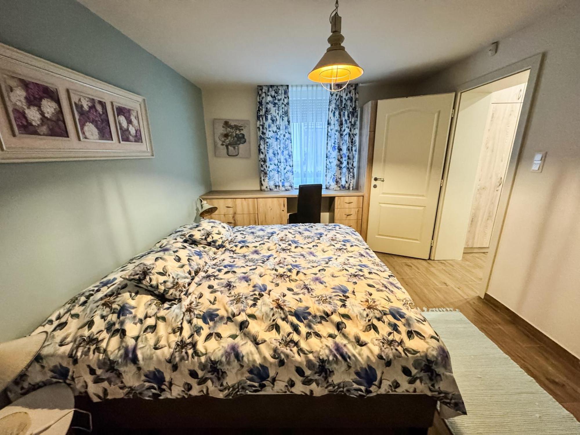 Dreko Panzio & Borbisztro Bed & Breakfast Gyorujbarat Exterior photo